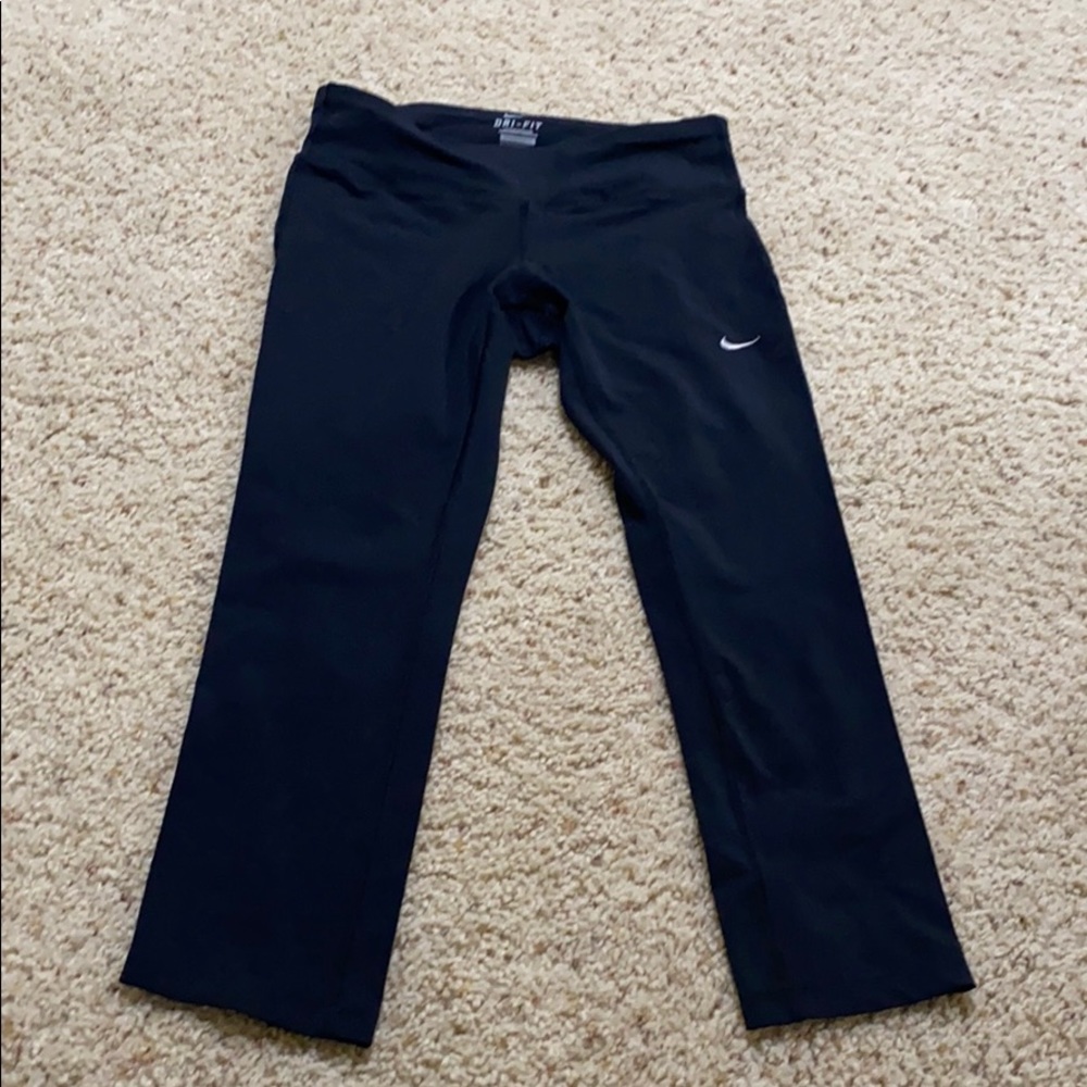 ♥️Like NEW Nike Capri DRI-FIT with reflectors